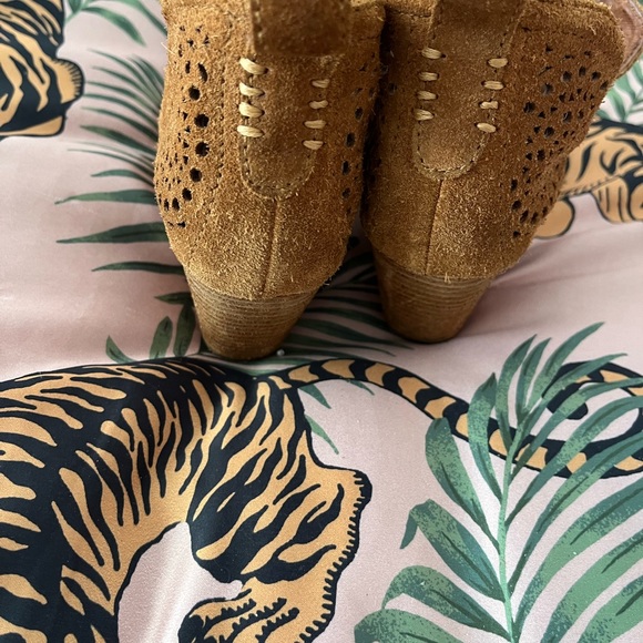 Jeffrey Campbell Leather cut out booties suede 7 - Picture 4 of 6